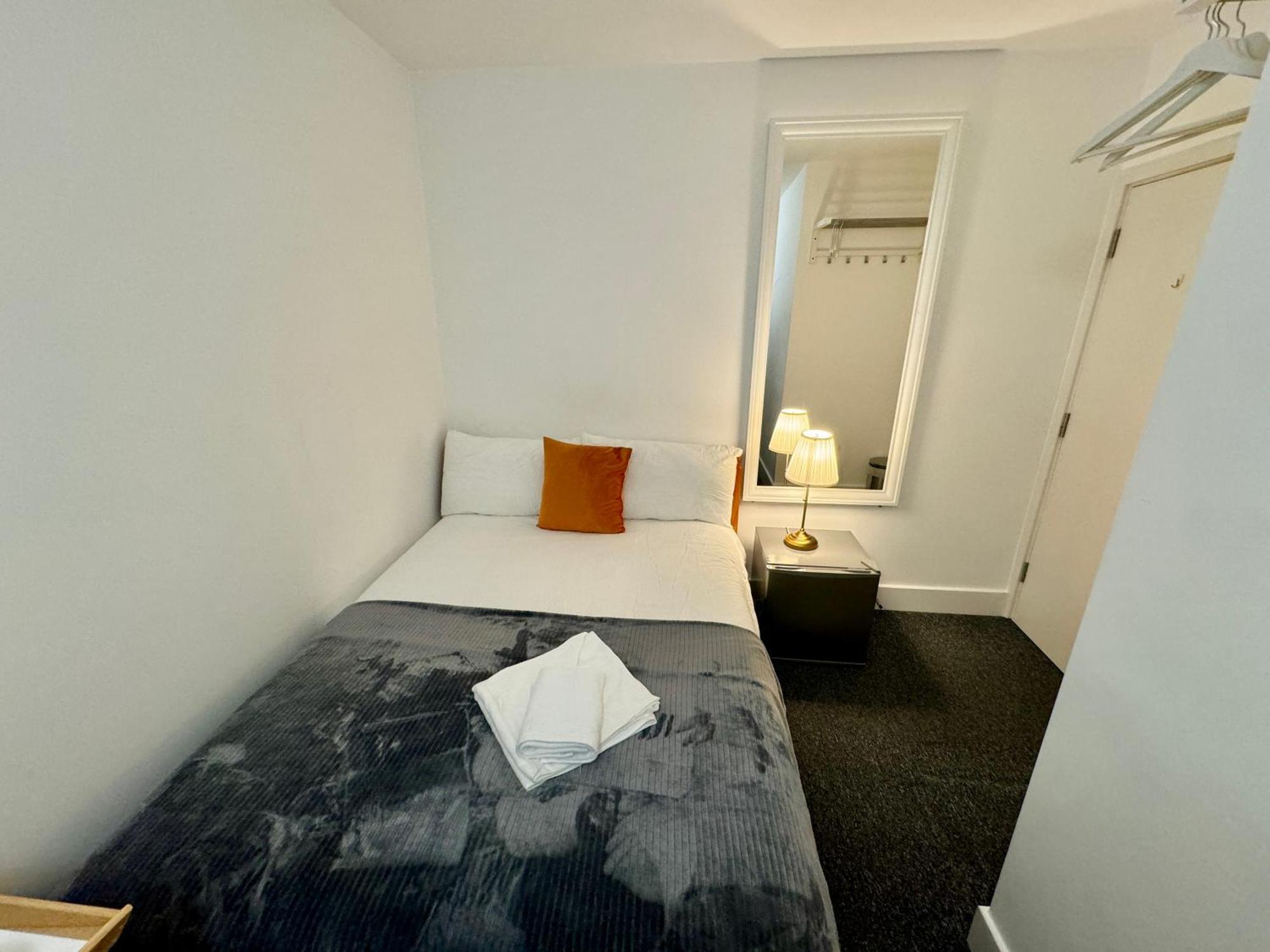 לונדון Cosmopolitan Comfort Private Bedrooms In Euston 106 מראה חיצוני תמונה