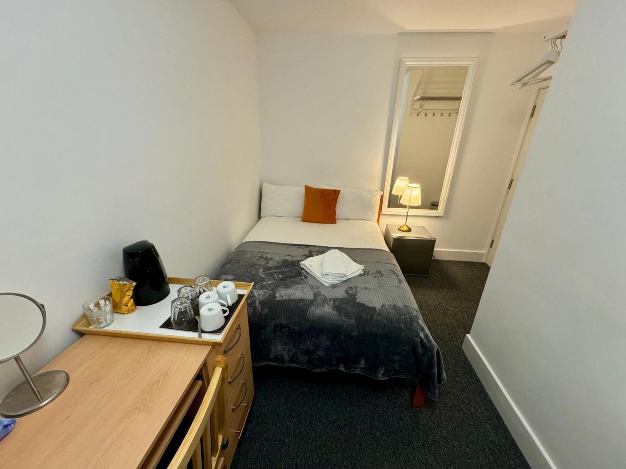 לונדון Cosmopolitan Comfort Private Bedrooms In Euston 106 מראה חיצוני תמונה