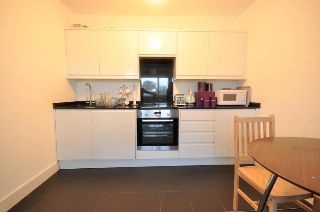 לונדון Cosmopolitan Comfort Private Bedrooms In Euston 106 מראה חיצוני תמונה