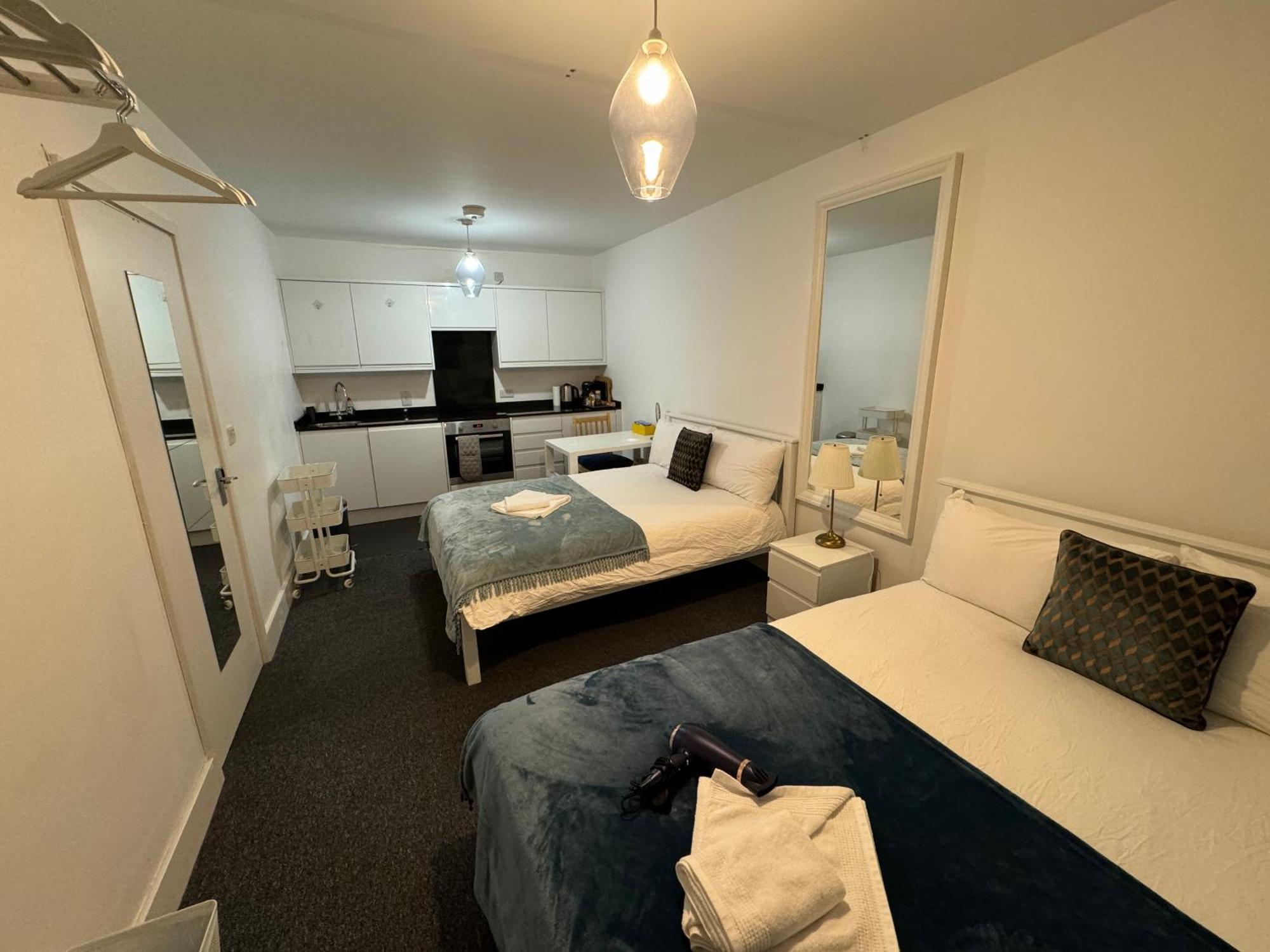 לונדון Cosmopolitan Comfort Private Bedrooms In Euston 106 מראה חיצוני תמונה