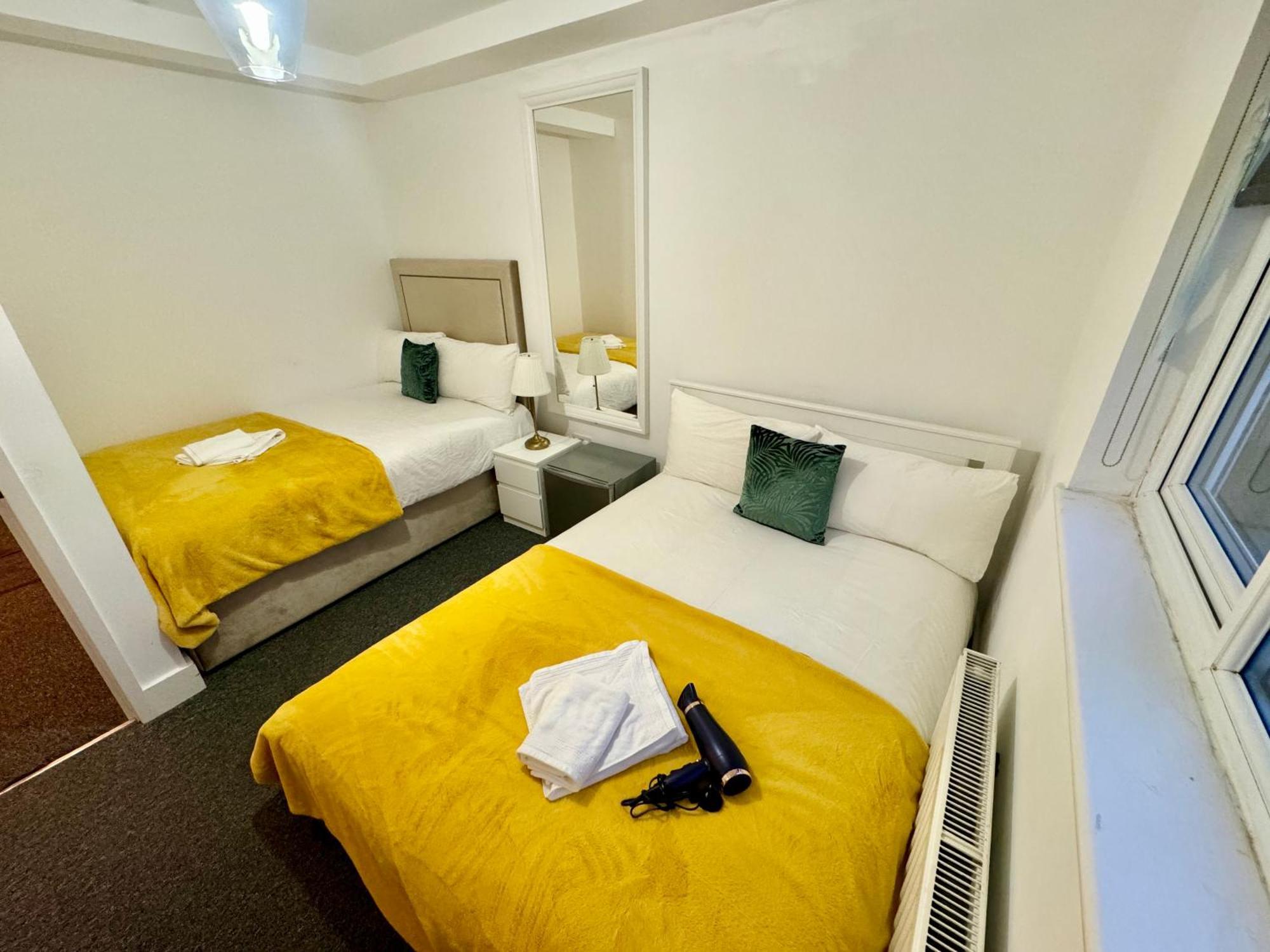 לונדון Cosmopolitan Comfort Private Bedrooms In Euston 106 מראה חיצוני תמונה