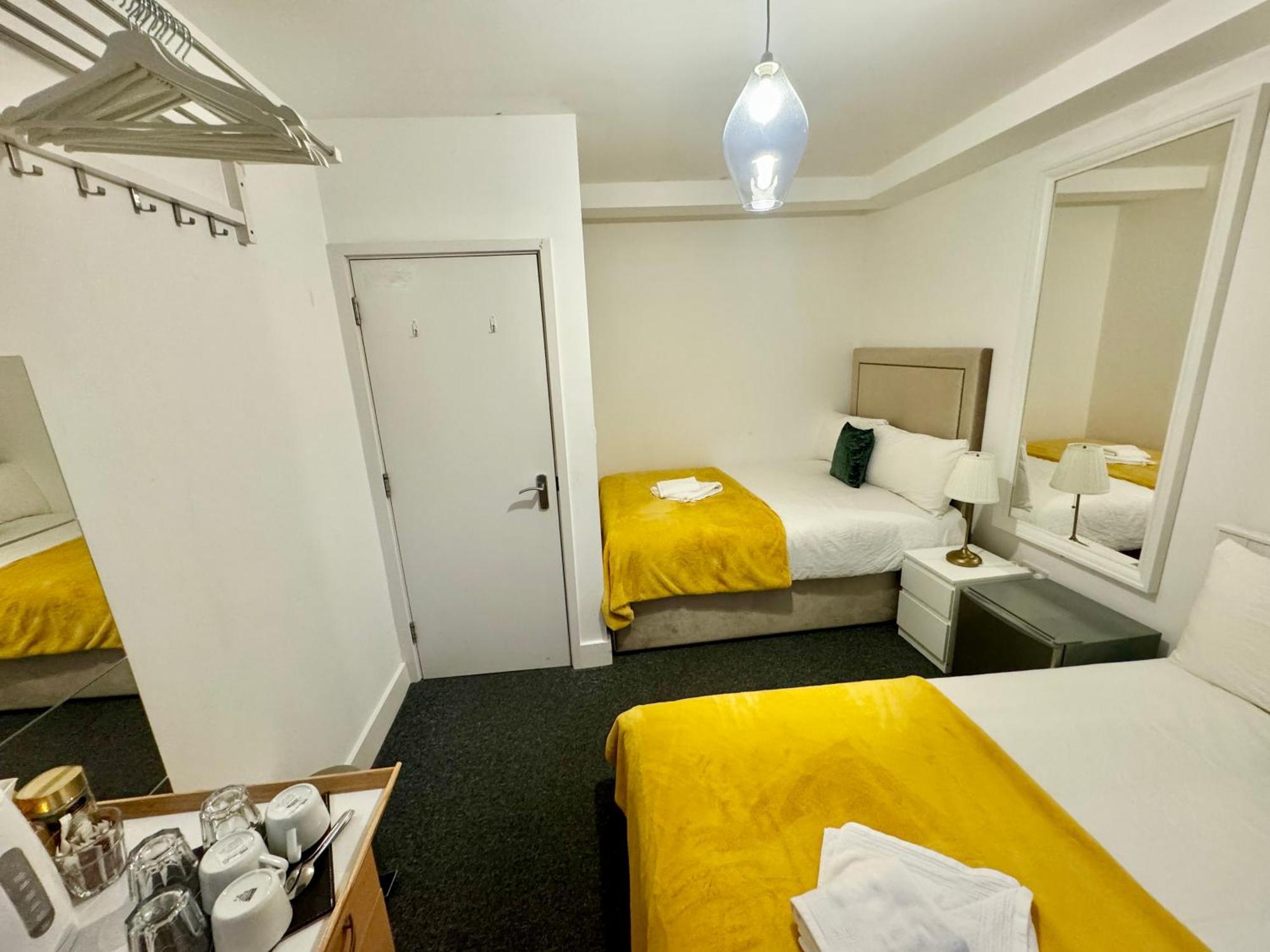 לונדון Cosmopolitan Comfort Private Bedrooms In Euston 106 מראה חיצוני תמונה
