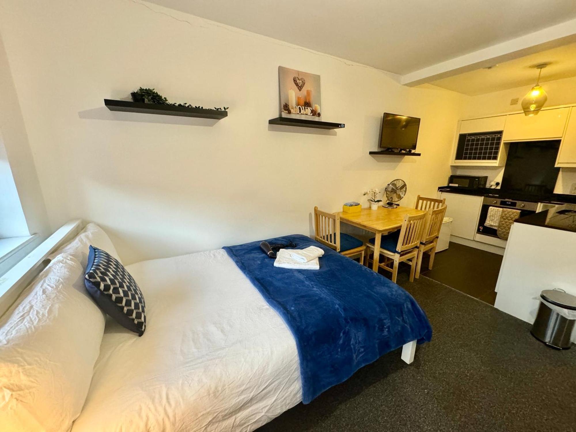 לונדון Cosmopolitan Comfort Private Bedrooms In Euston 106 מראה חיצוני תמונה