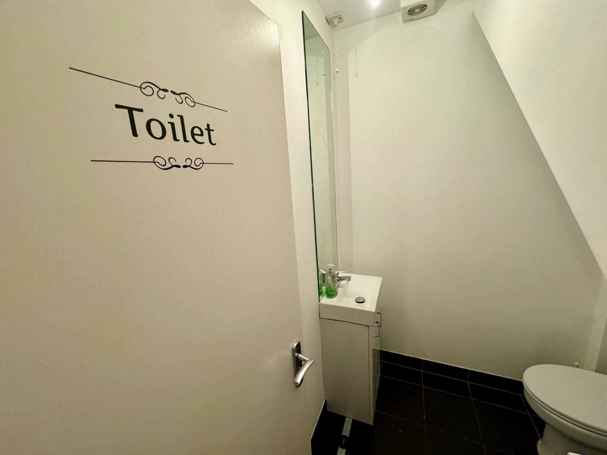 לונדון Cosmopolitan Comfort Private Bedrooms In Euston 106 מראה חיצוני תמונה